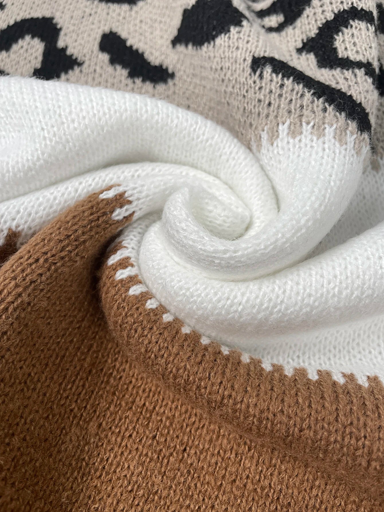 Sophie | Knitted Jumper with Playful Pattern